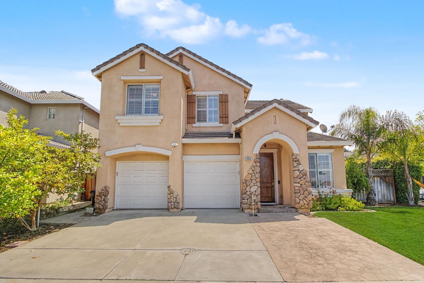 3956 Lakeside Drive