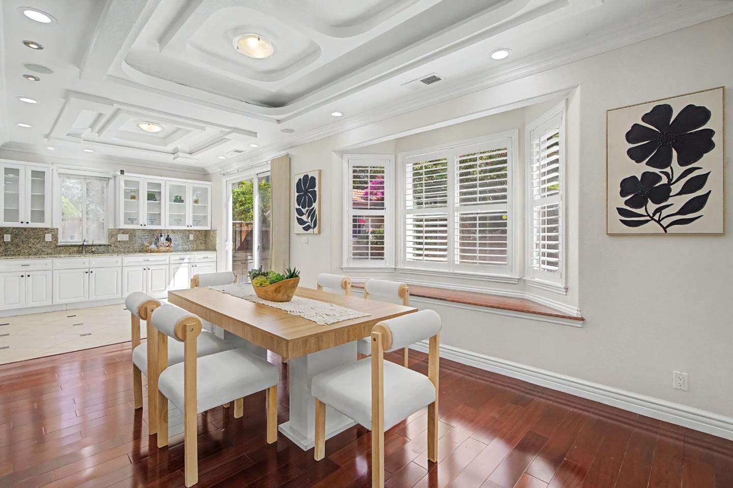 3956 Lakeside Drive