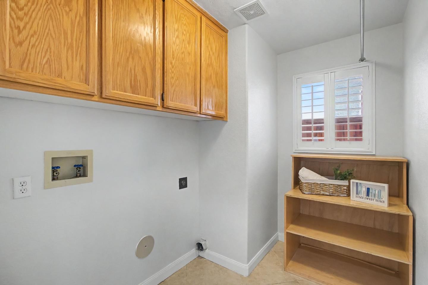 3956 Lakeside Drive