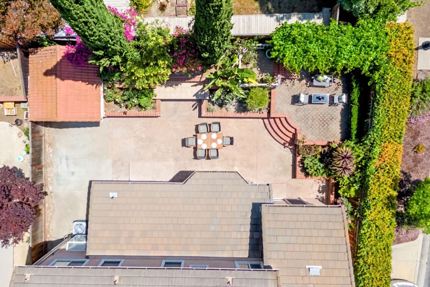 3956 Lakeside Drive