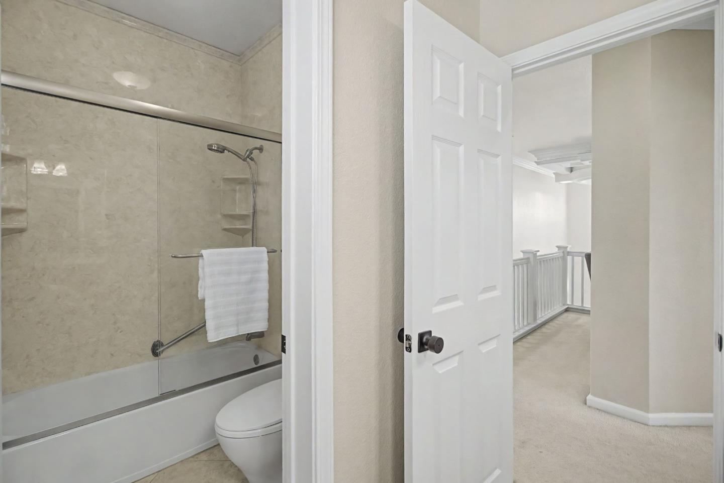 3956 Lakeside Drive