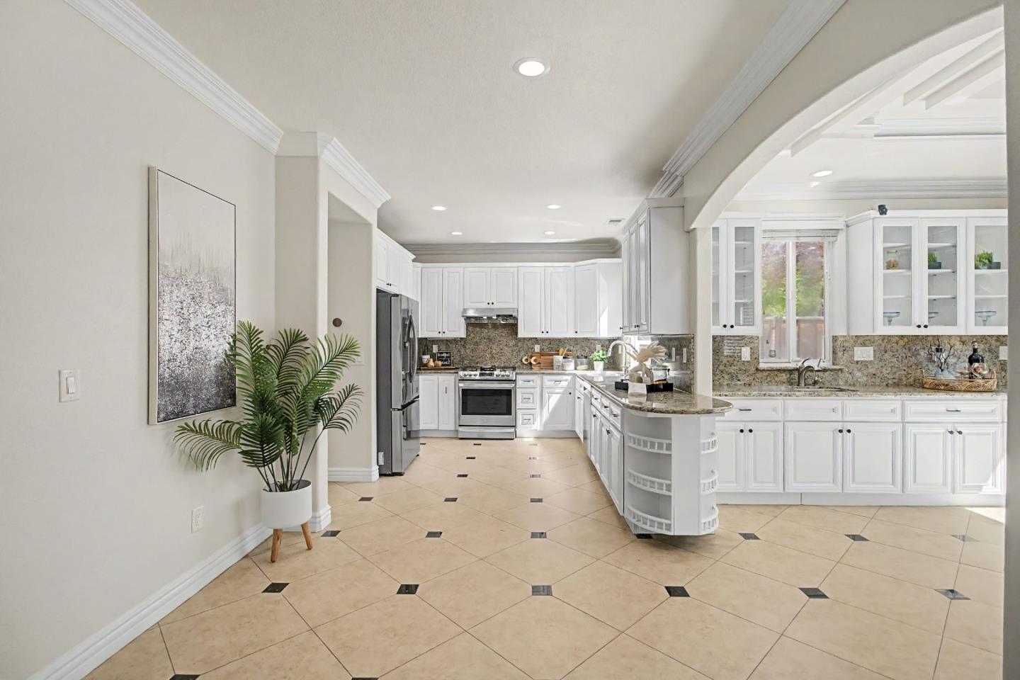 3956 Lakeside Drive