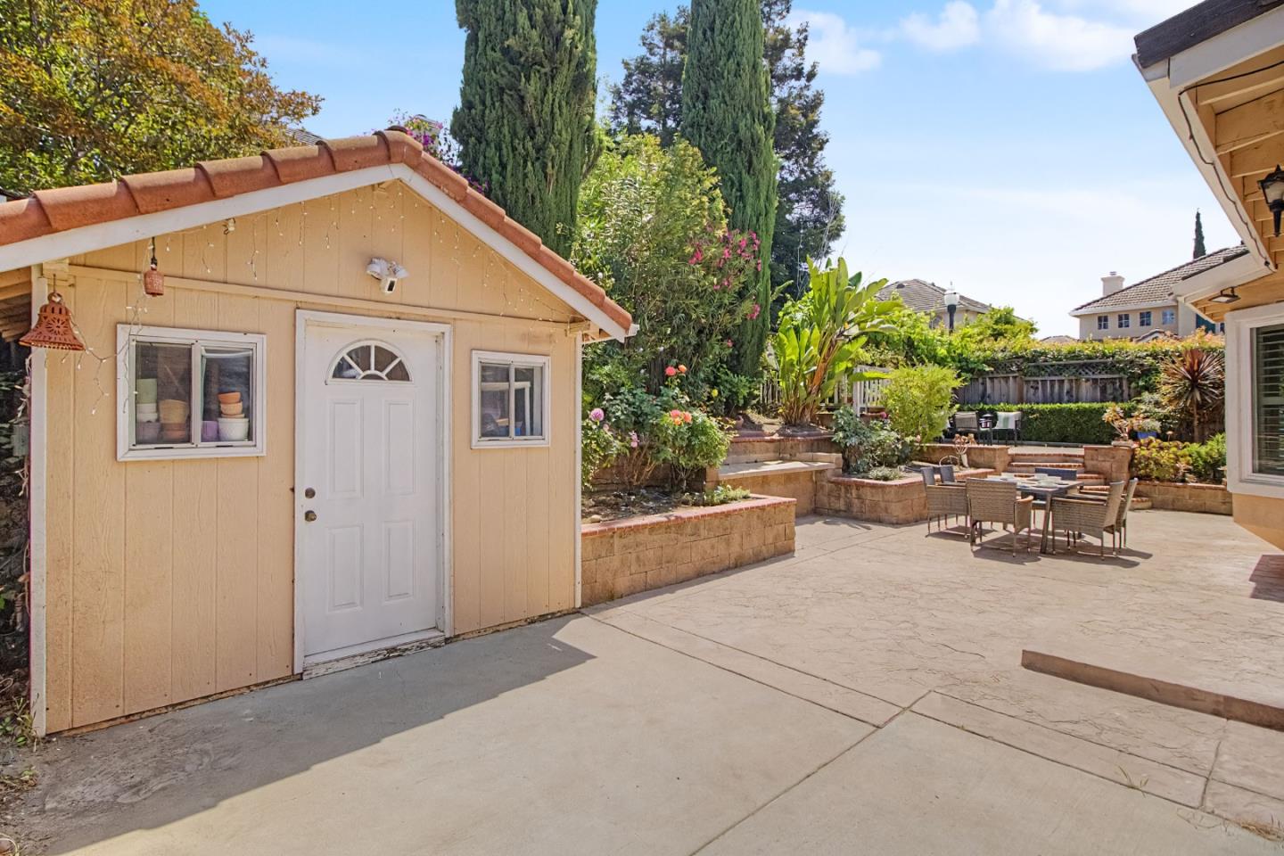 3956 Lakeside Drive