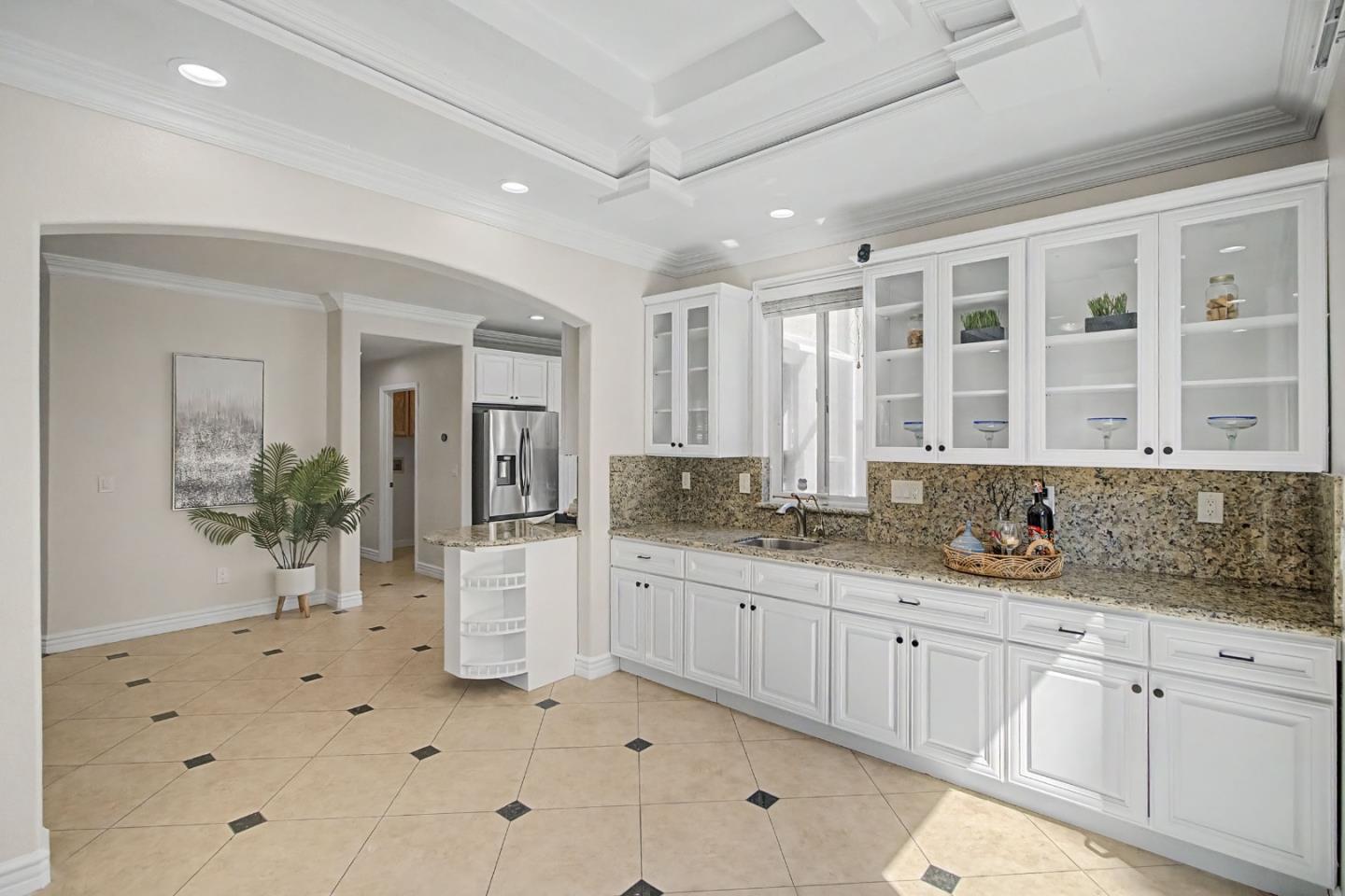 3956 Lakeside Drive