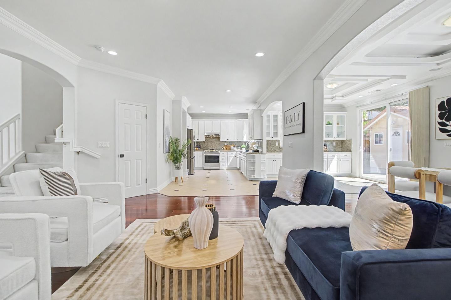 3956 Lakeside Drive