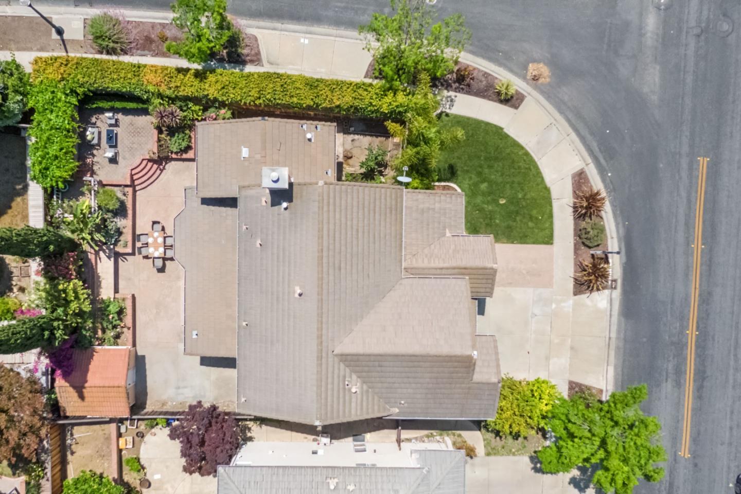3956 Lakeside Drive