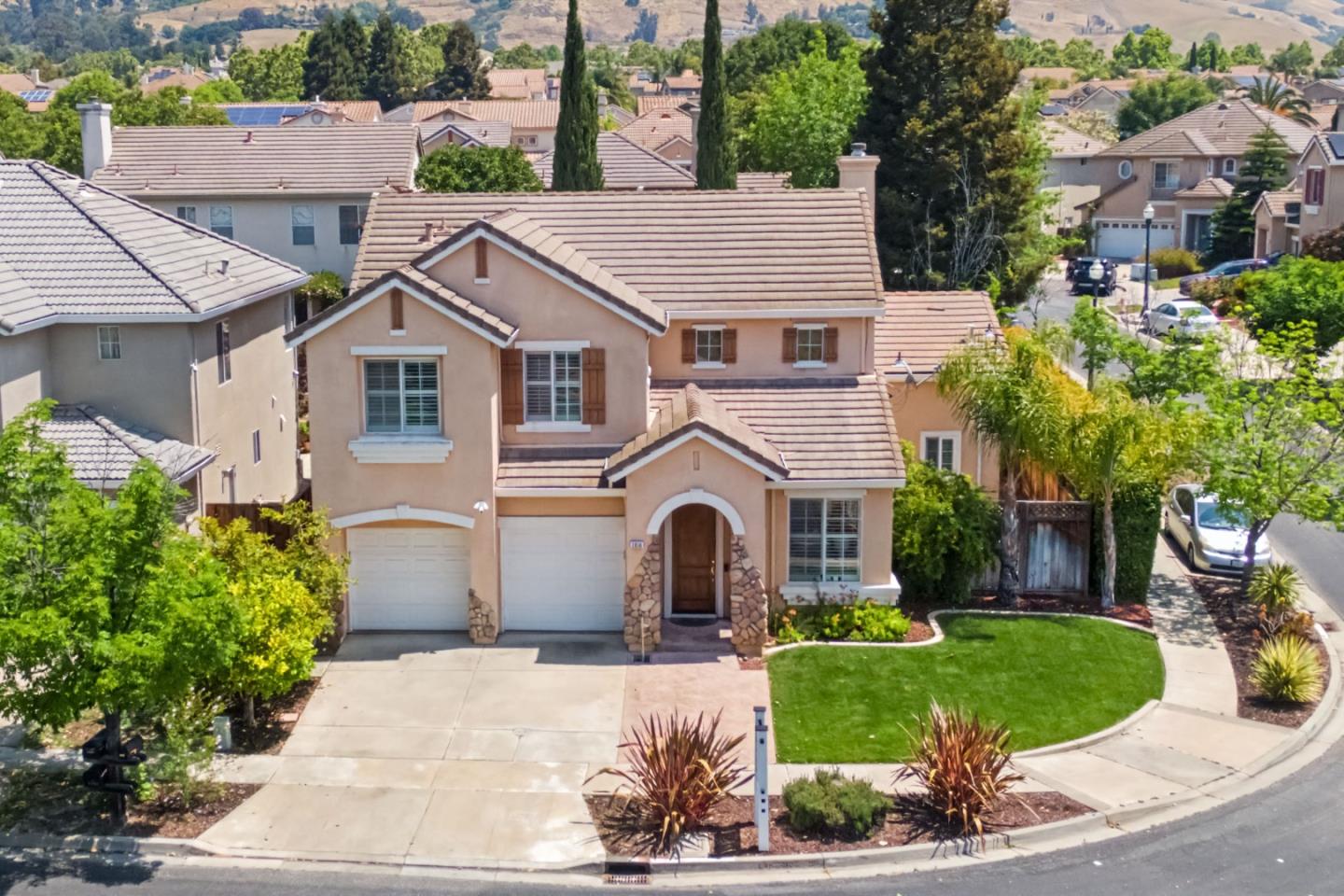 3956 Lakeside Drive