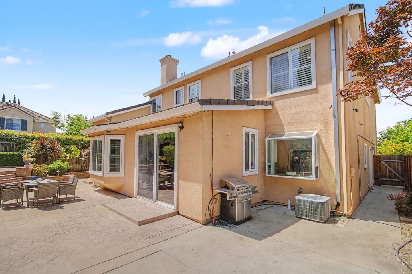 3956 Lakeside Drive