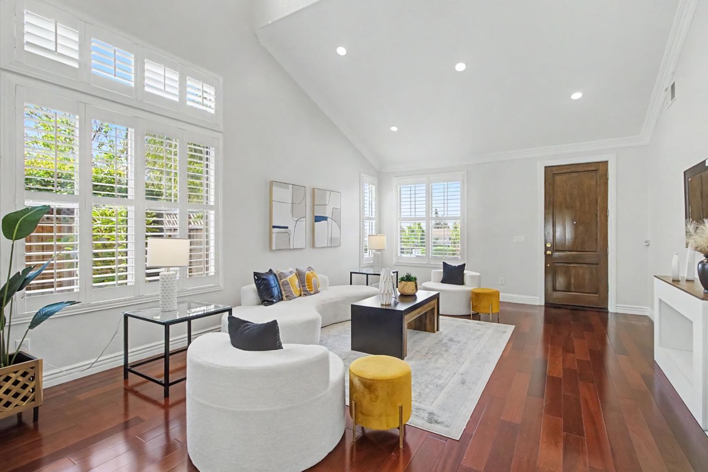 3956 Lakeside Drive