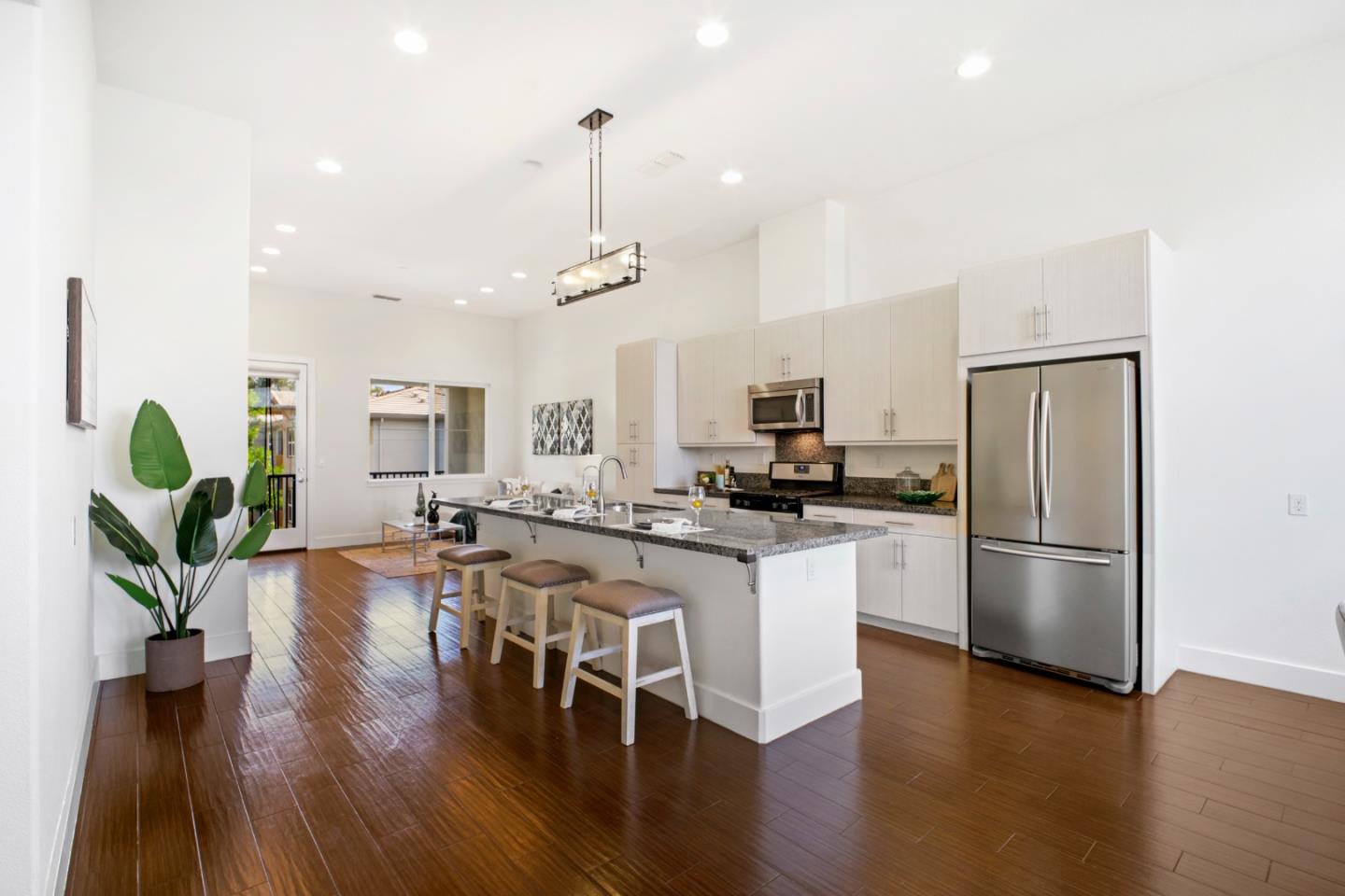 1336 North Capitol Avenue 6