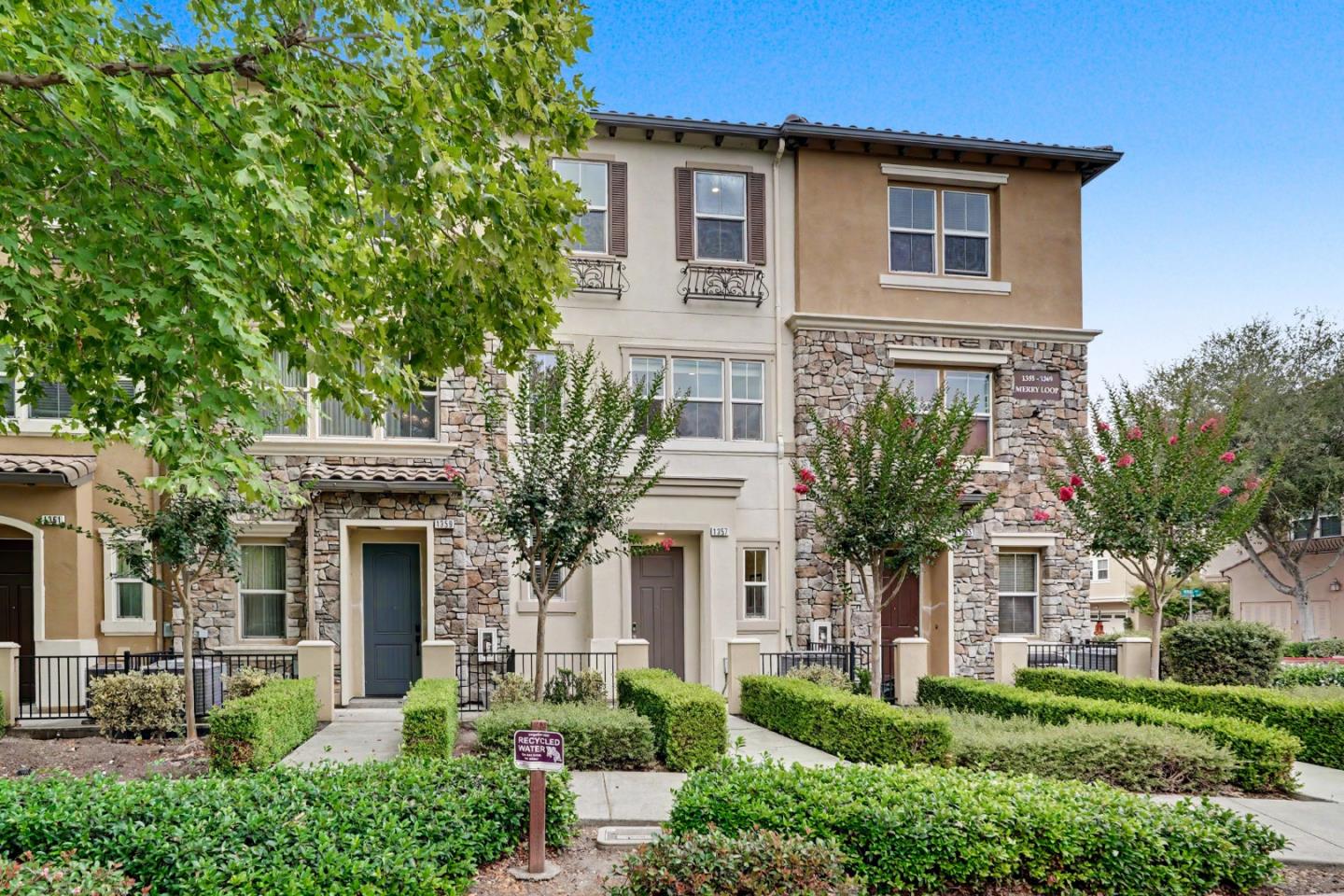 1357 Merry LOOP