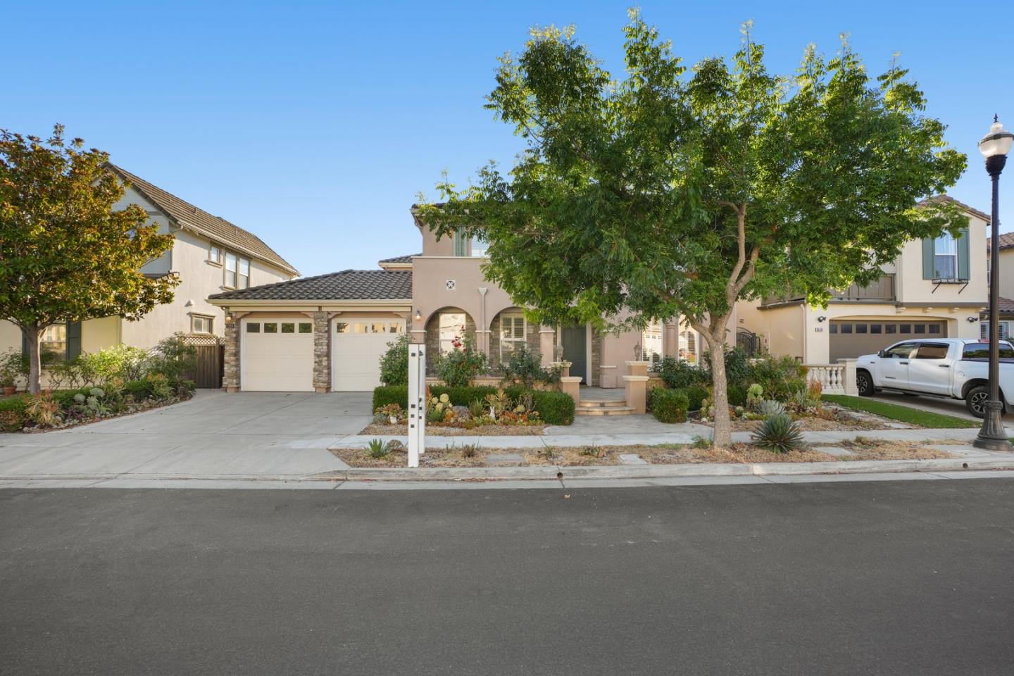 1553 Quiet Pond LN