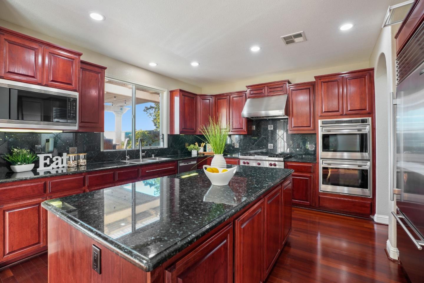 1553 Quiet Pond LN
