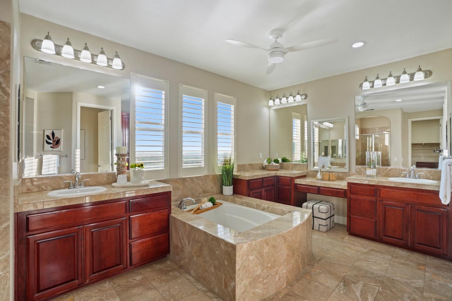 1553 Quiet Pond LN