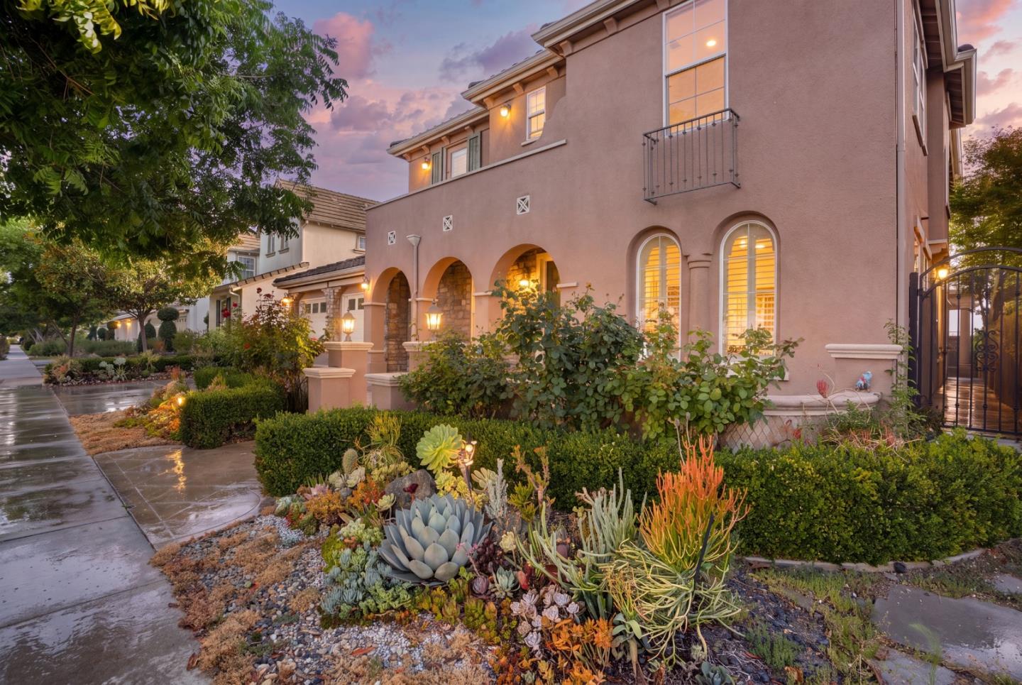 1553 Quiet Pond LN