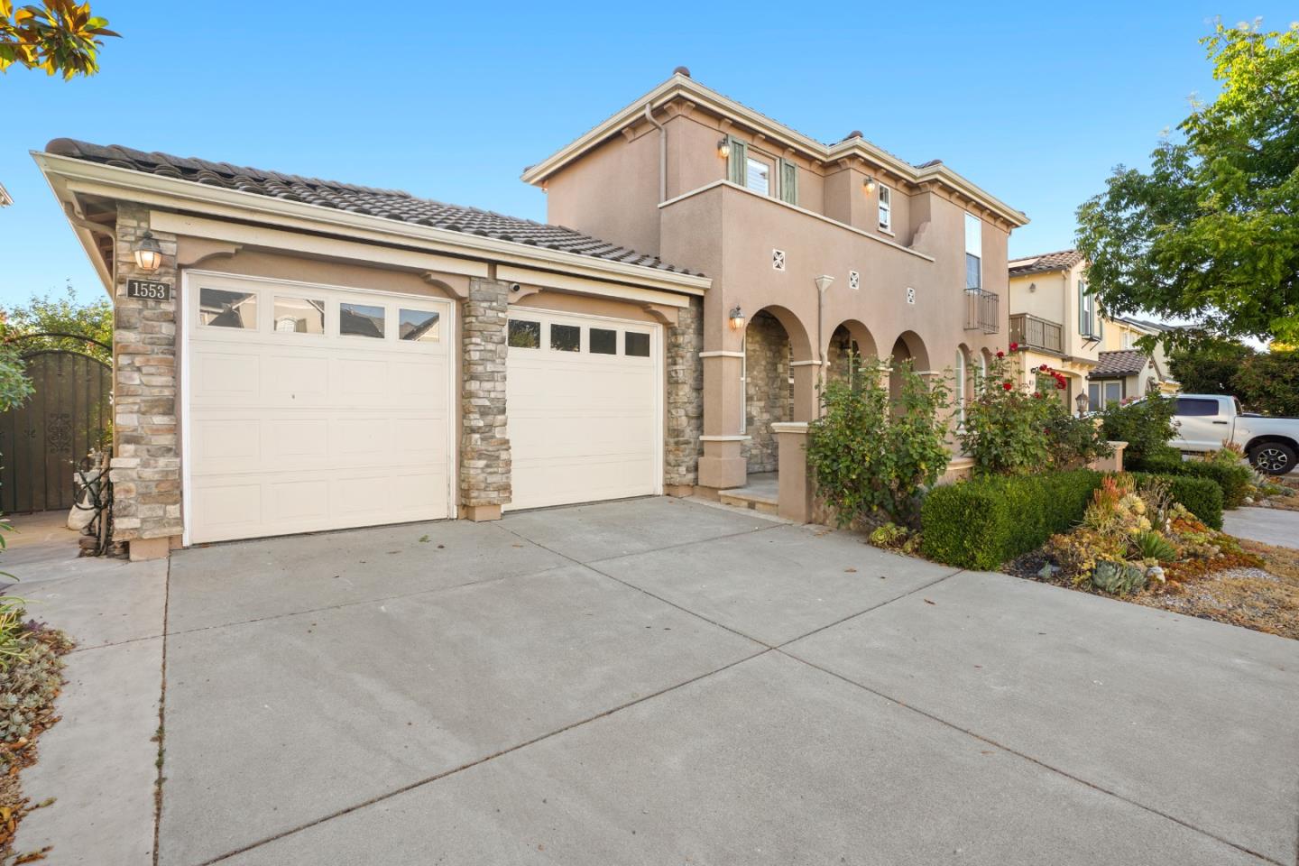 1553 Quiet Pond LN