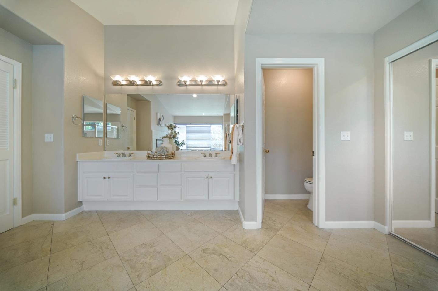5247 Ligurian CT
