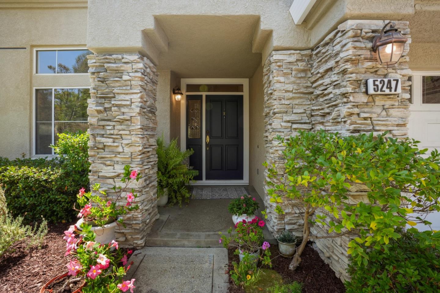 5247 Ligurian CT
