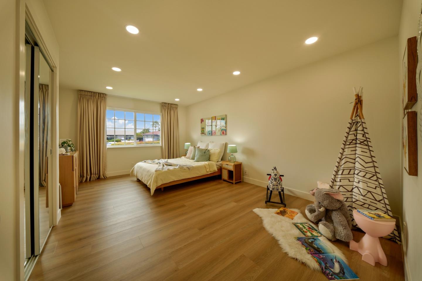 4833 Claremont Park CT