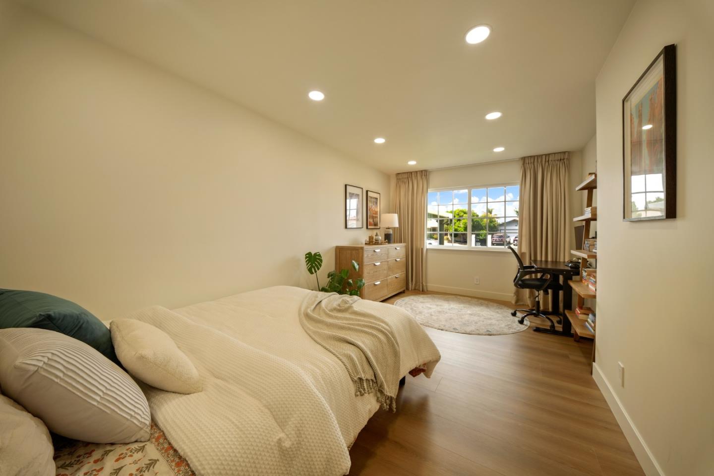 4833 Claremont Park CT