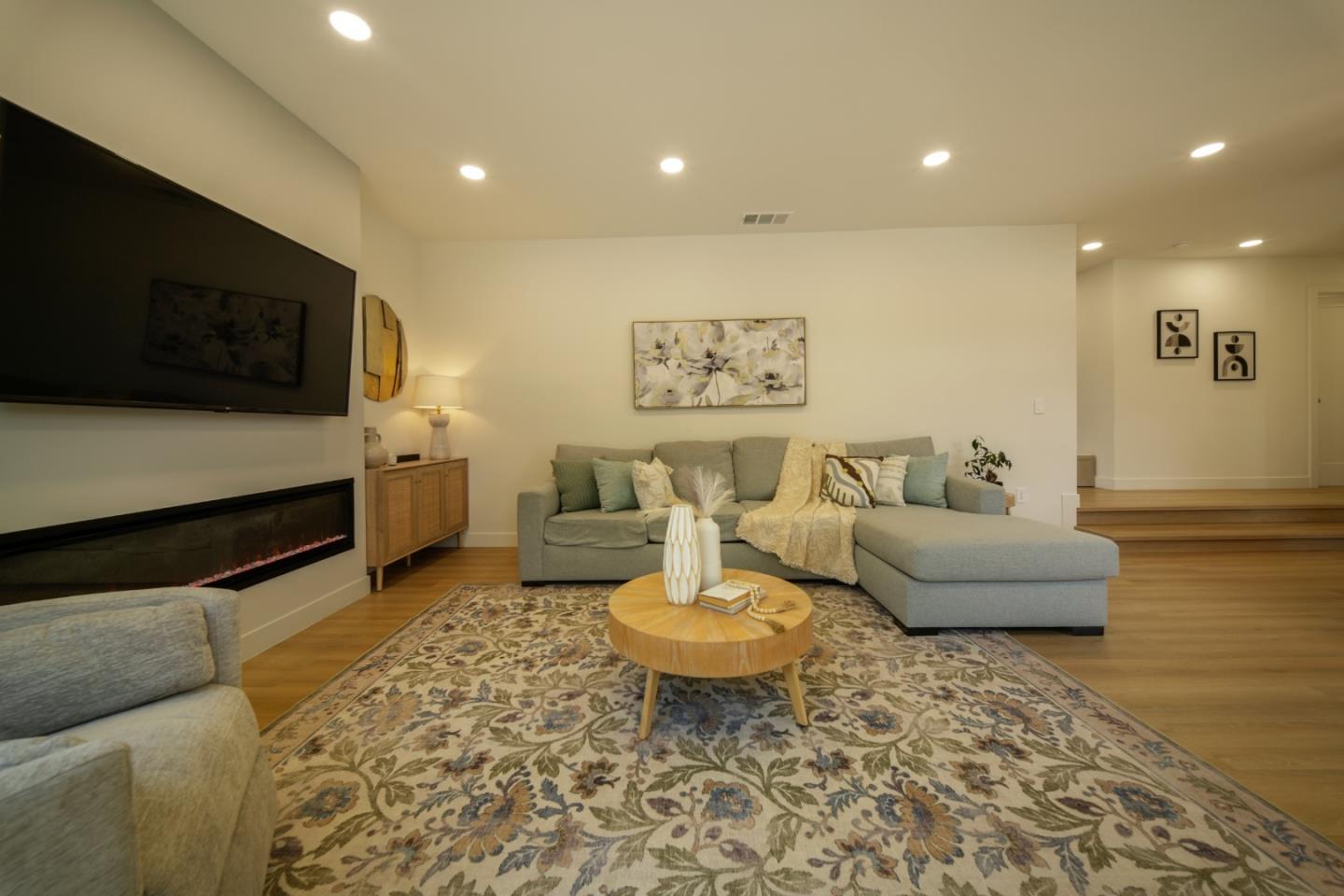 4833 Claremont Park CT