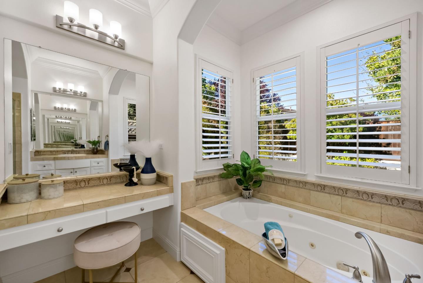 1131 Laguna Creek LN