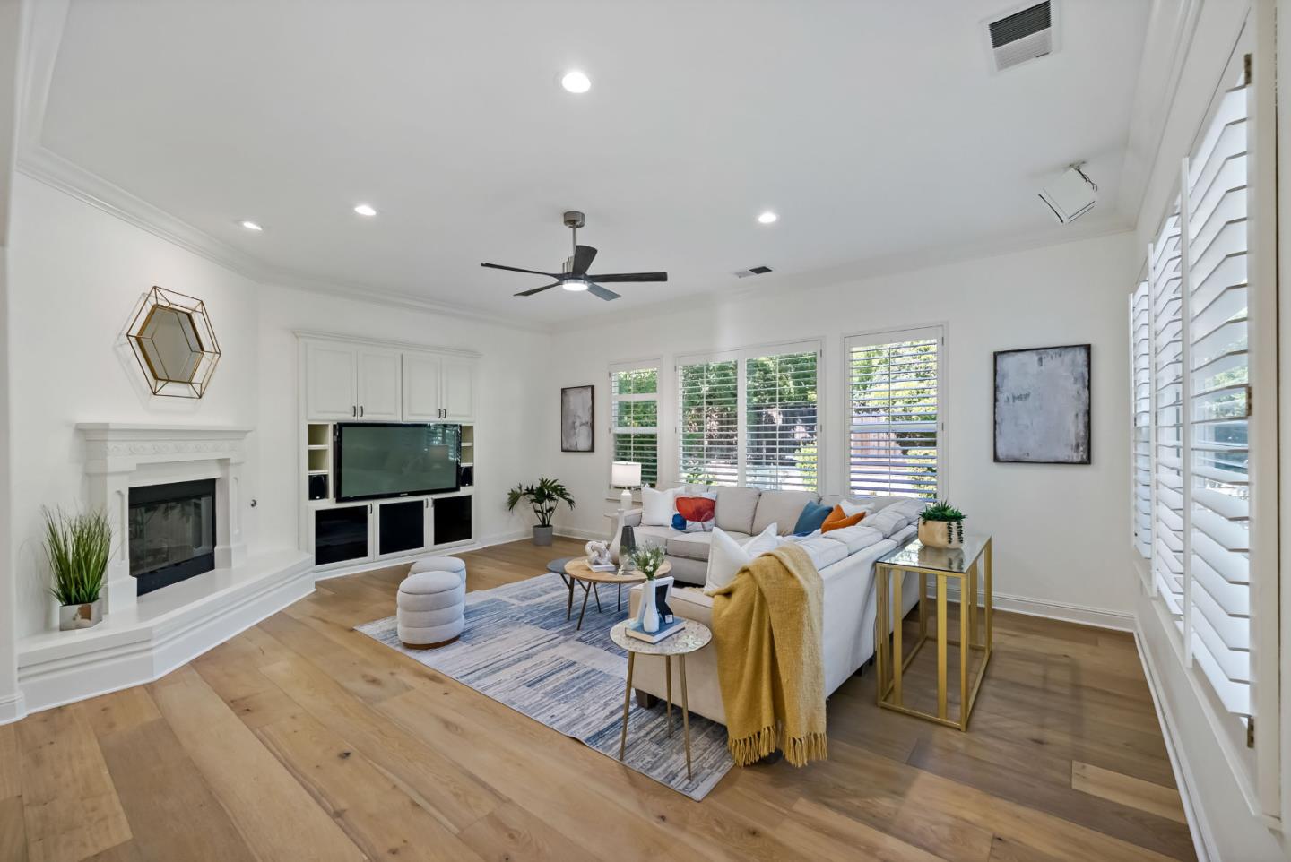 1131 Laguna Creek LN