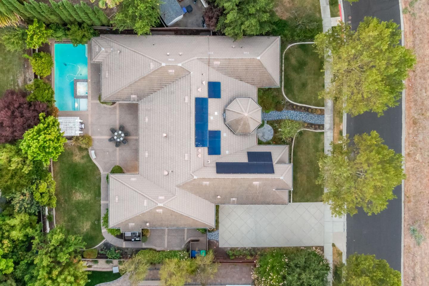 1131 Laguna Creek LN