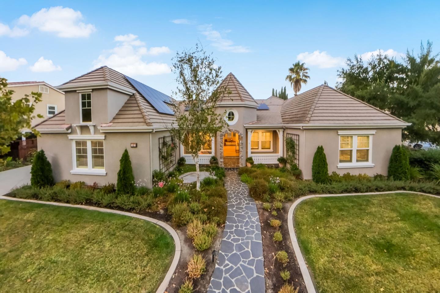 1131 Laguna Creek LN