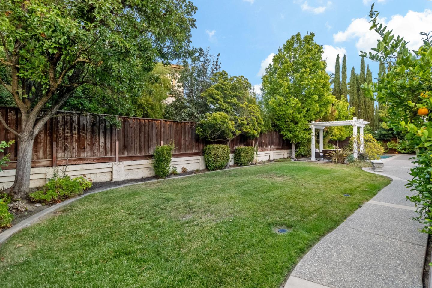 1131 Laguna Creek LN