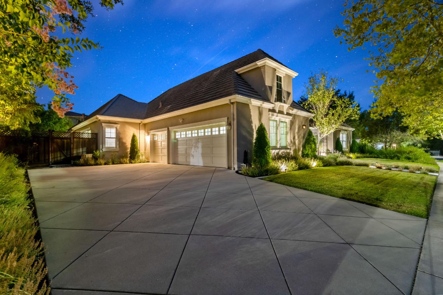 1131 Laguna Creek LN