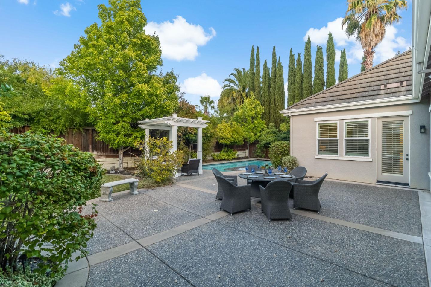 1131 Laguna Creek LN
