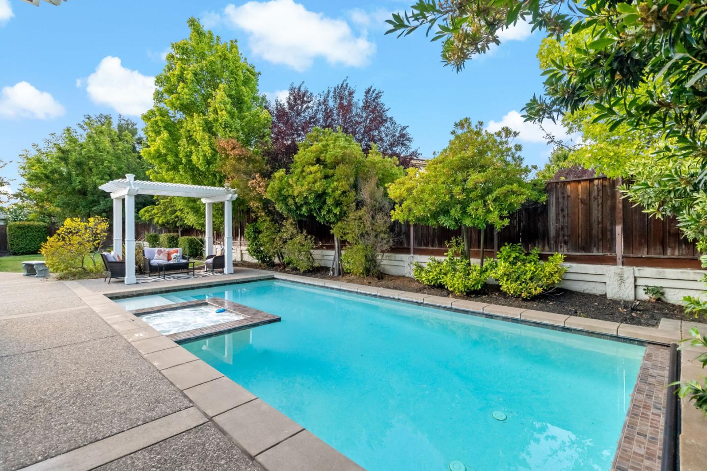 1131 Laguna Creek LN