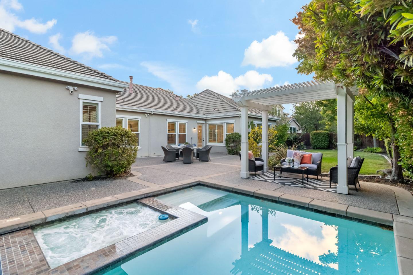 1131 Laguna Creek LN
