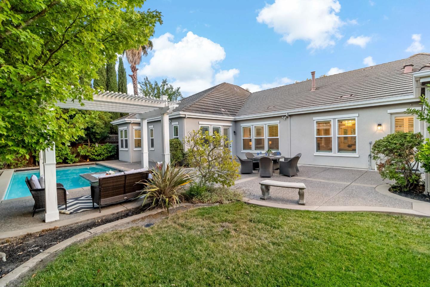 1131 Laguna Creek LN