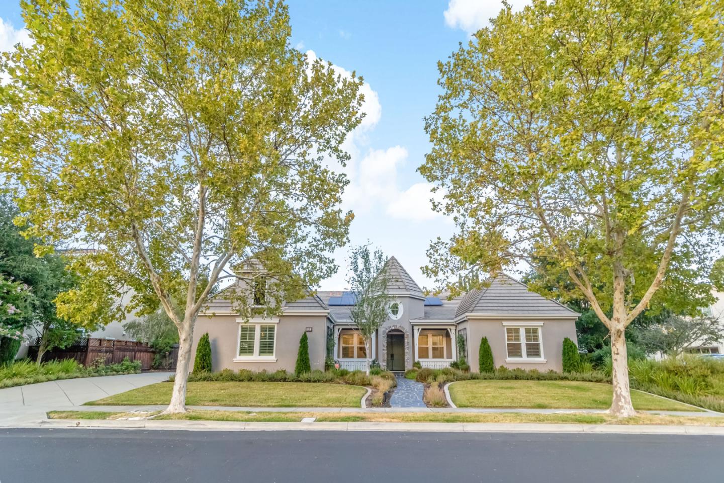 1131 Laguna Creek LN