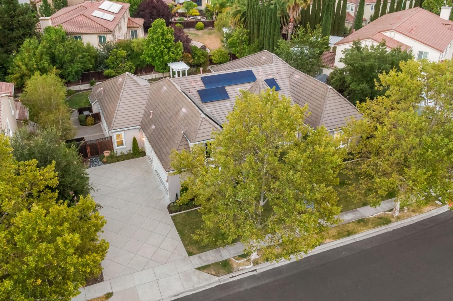 1131 Laguna Creek LN
