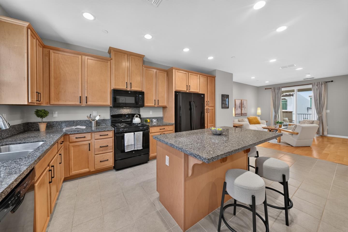 2731 Viterbo CT 4