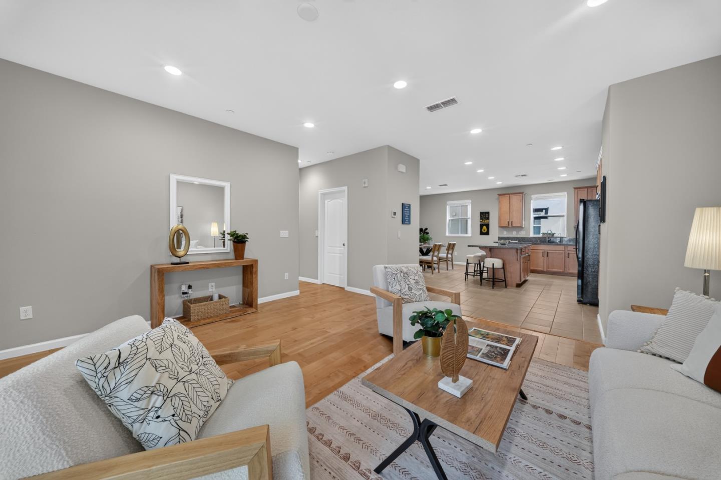 2731 Viterbo CT 4