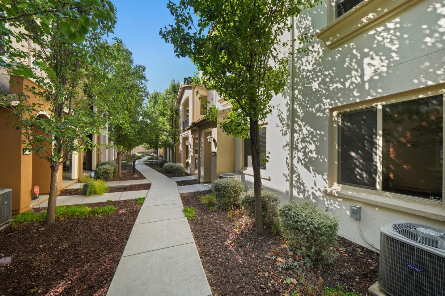 2712 Ferrara CIR