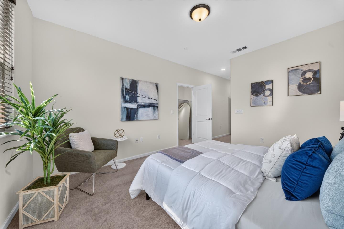 2712 Ferrara CIR