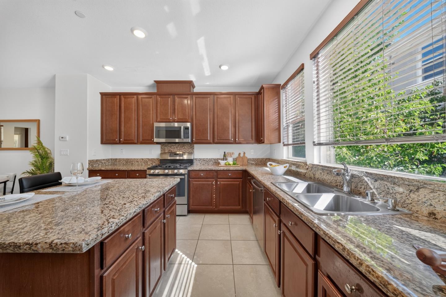 2712 Ferrara CIR