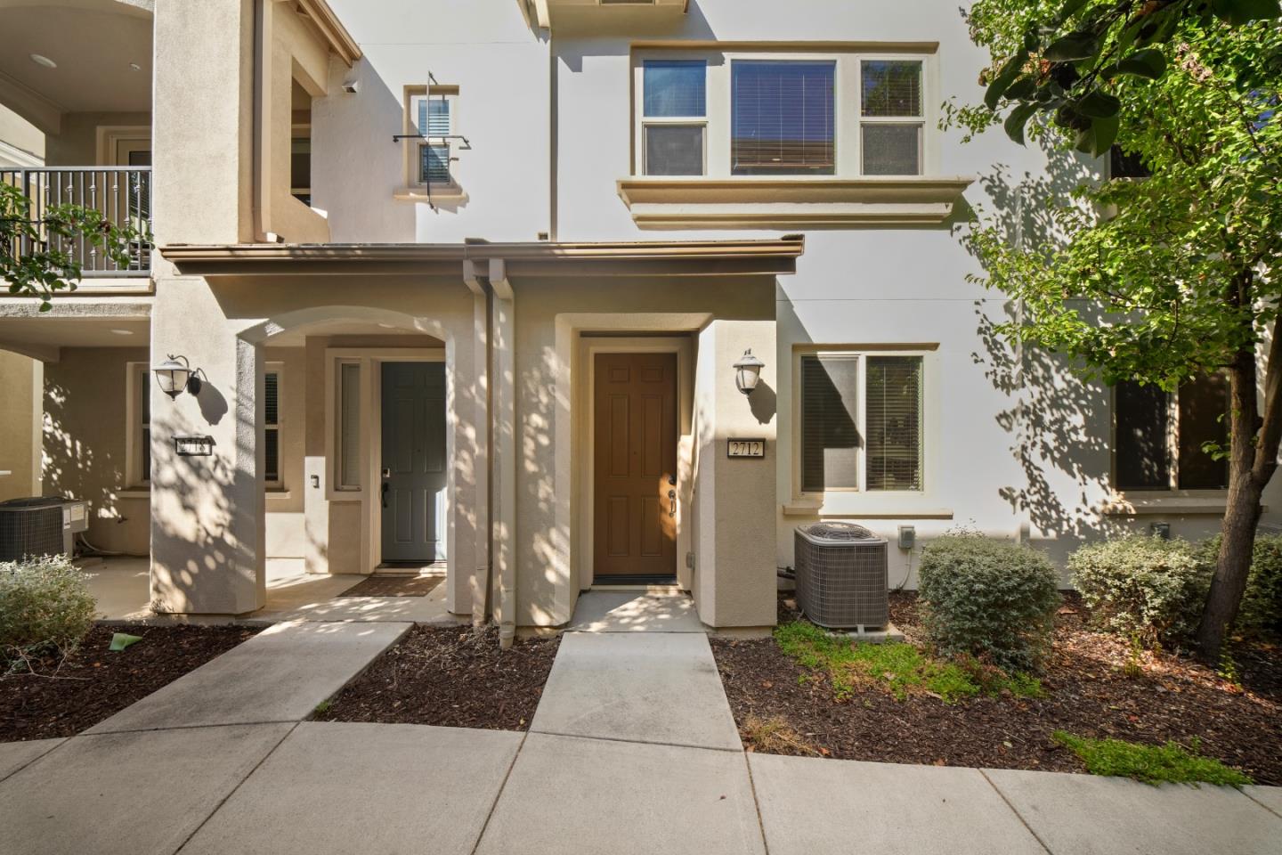 2712 Ferrara CIR
