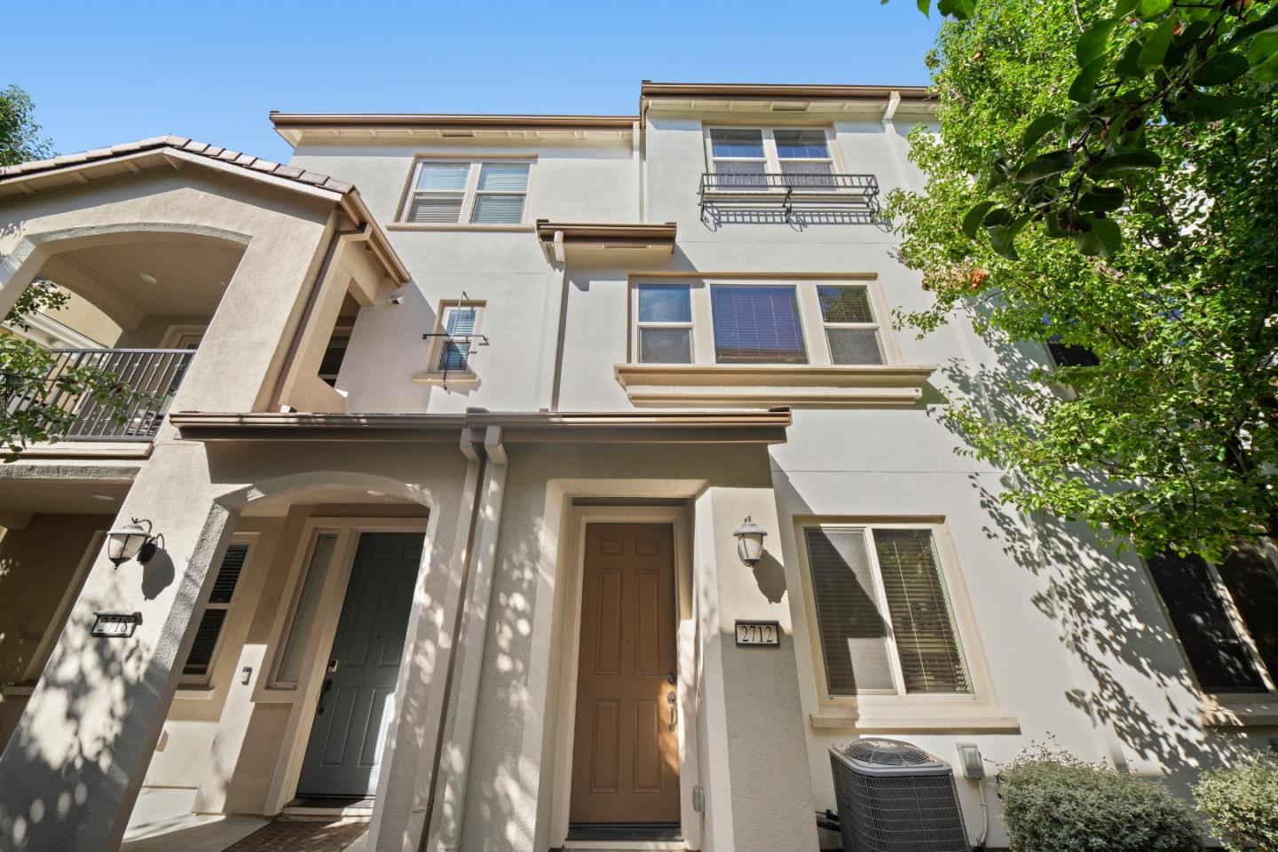 2712 Ferrara CIR
