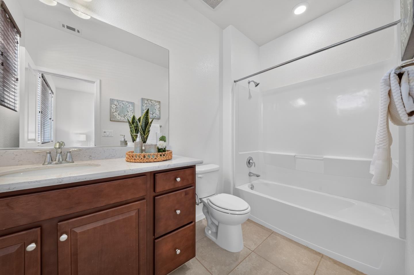 2712 Ferrara CIR