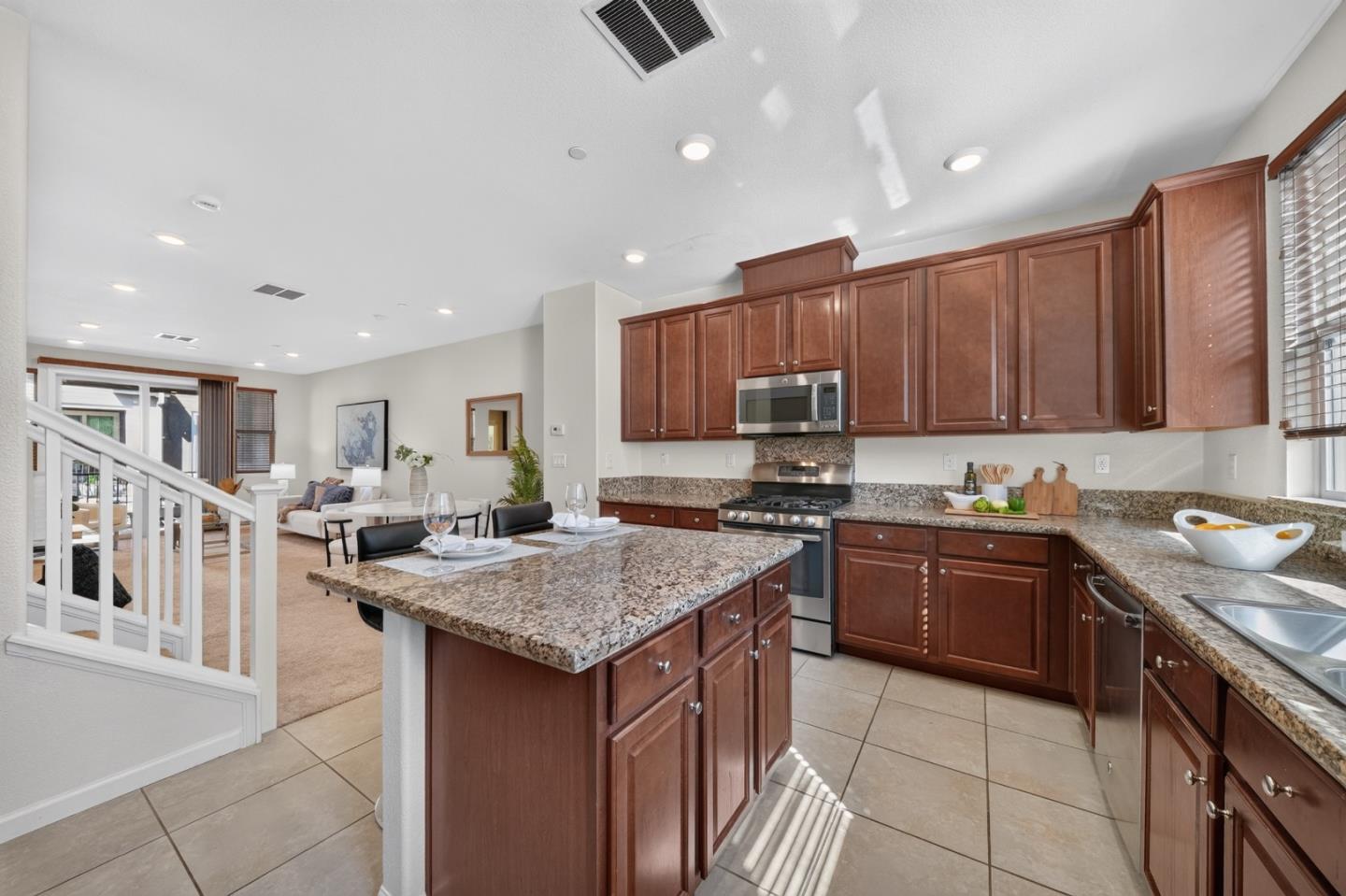 2712 Ferrara CIR