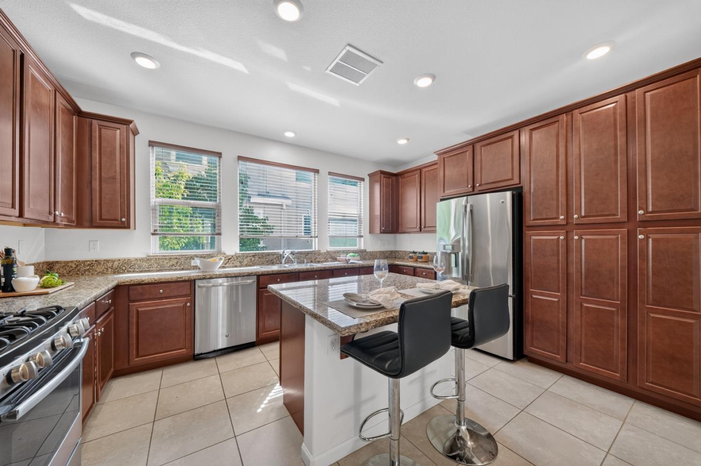 2712 Ferrara CIR