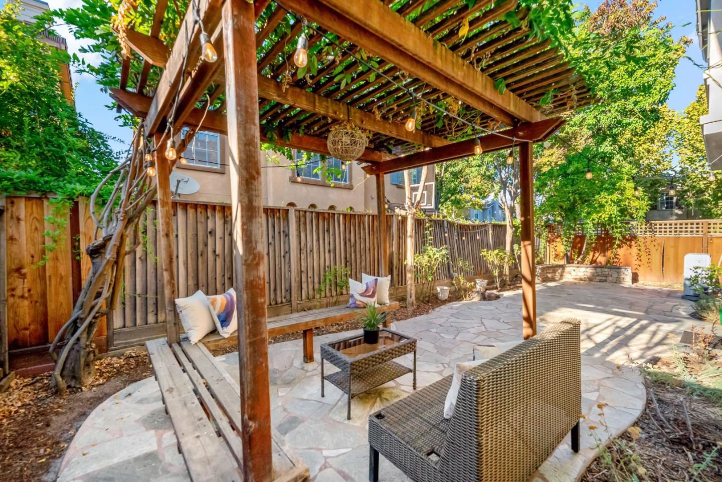 945 Desmet DR