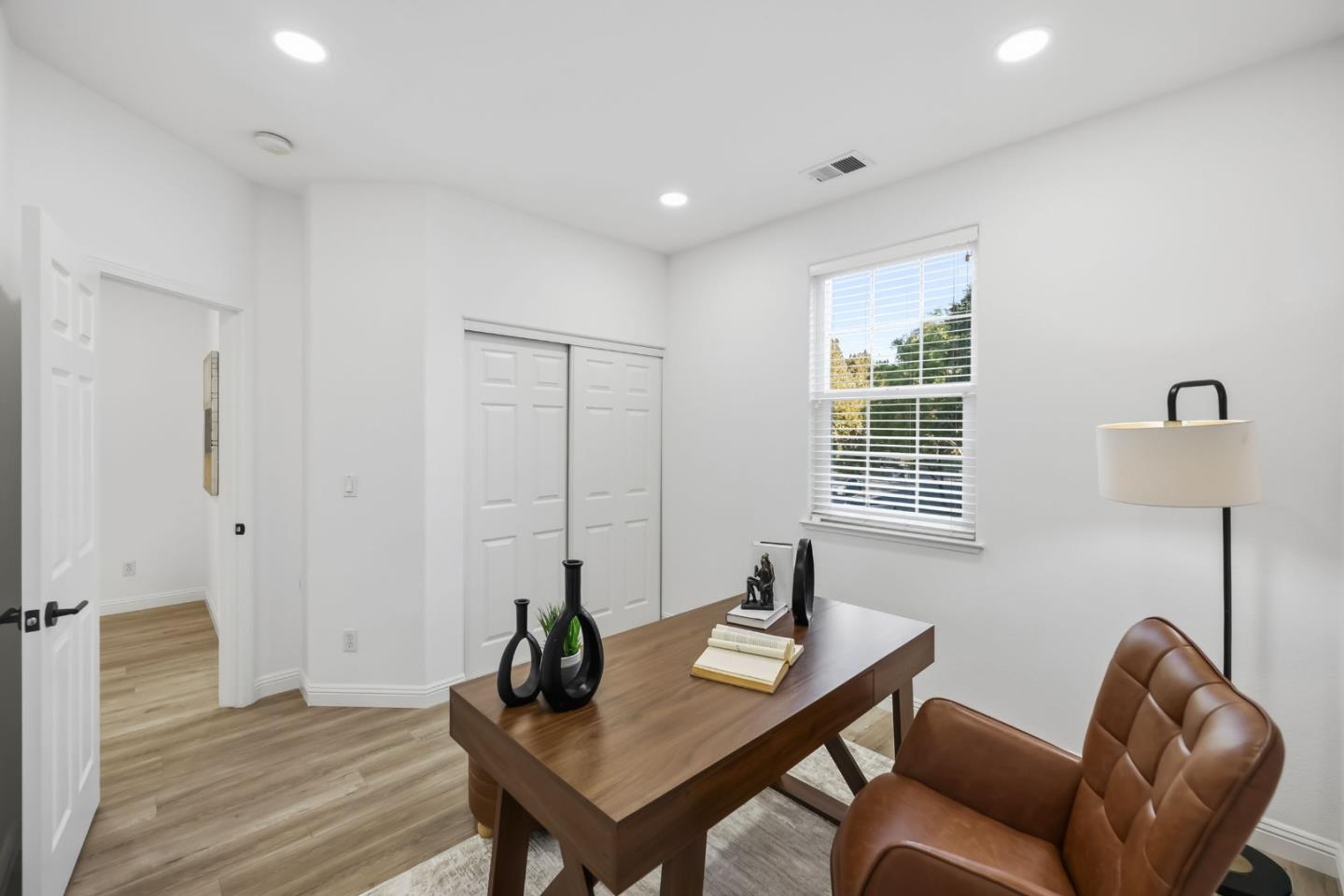 945 Desmet DR