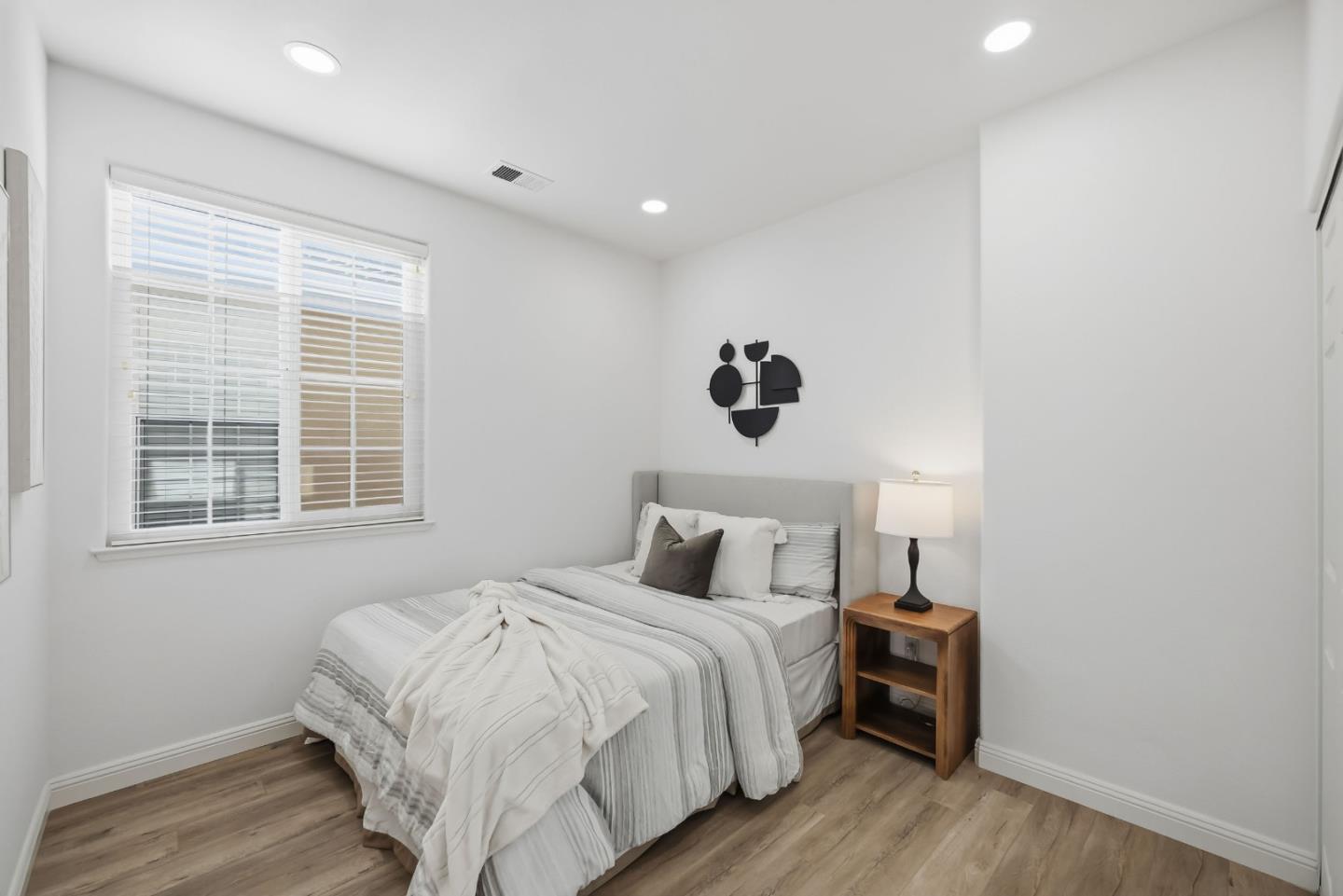 945 Desmet DR
